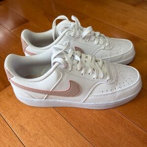 Nike Low-Top Sneakers with Pinkish tan Swoosh